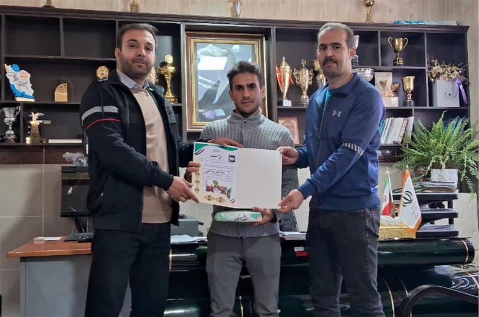 تجلیل از جناب آقای سهیل آقایی قهرمان مسابقات آمادگی جسمانی استان و عضو منتخب تیم اعزامی به مسابقات کشوری